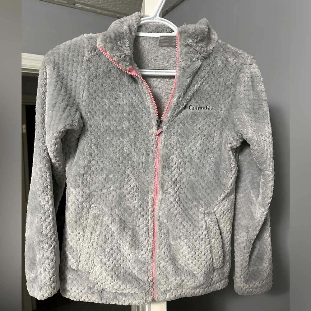 Girls M 10-12 Columbia Fleece Jacket. New w out tags. Grey w pink zipp